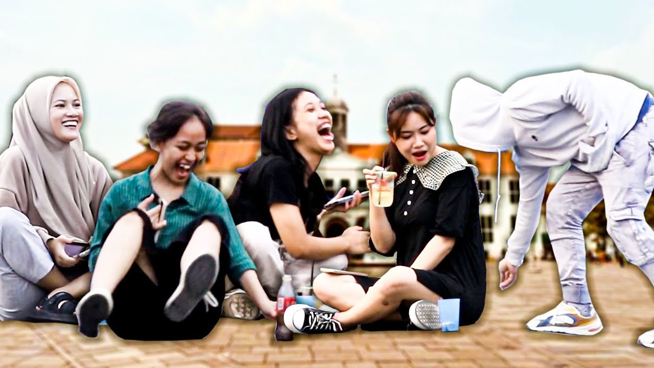PRANK PENGEMIS KE CEWEK CANTIK SAMPAI KETAWANYA GA BERHENTI.