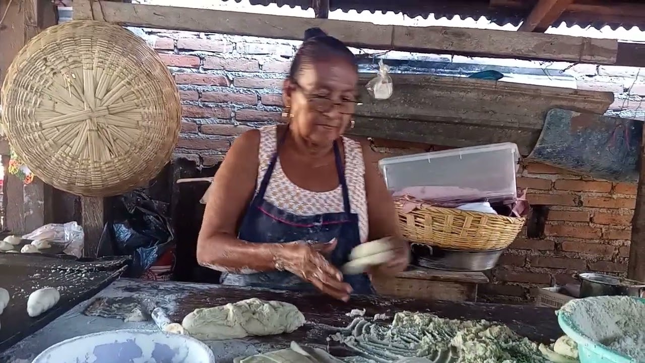 visitando bajos del ejido un pobladito de guerrero panadería Juanita muy rico