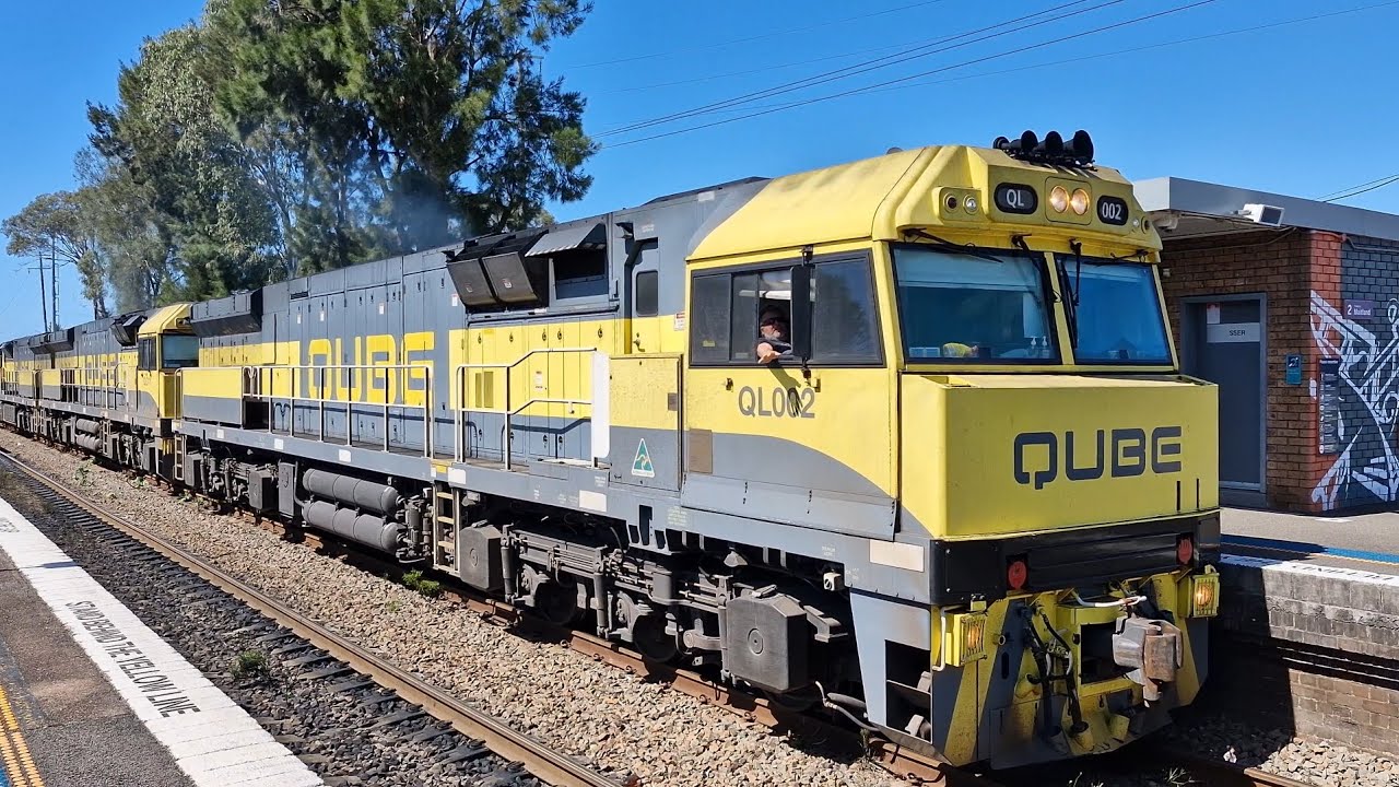 26/02/26 QUBE Steel Train 5WB7 passing Waratah
