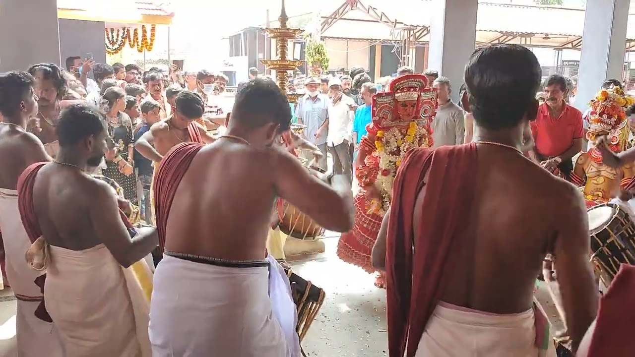 Manathana Pothi Theyyam at Virajpet, Coorg✨...#theyyam #theyyapranthan