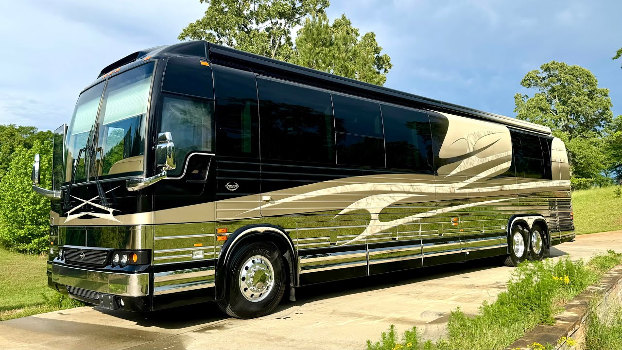Timeless Luxury With Bunks! 2006 Prevost Marathon Coach Tour