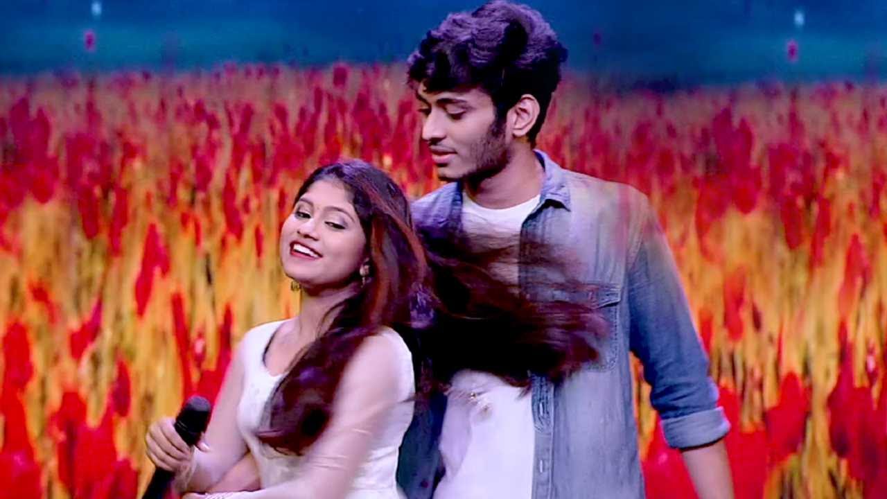'തൊട്ടു തൊട്ടു തൊട്ടുനോക്കാമോ' പാട്ടുമായ് അമിതവും അനുശ്രുതിയും..!