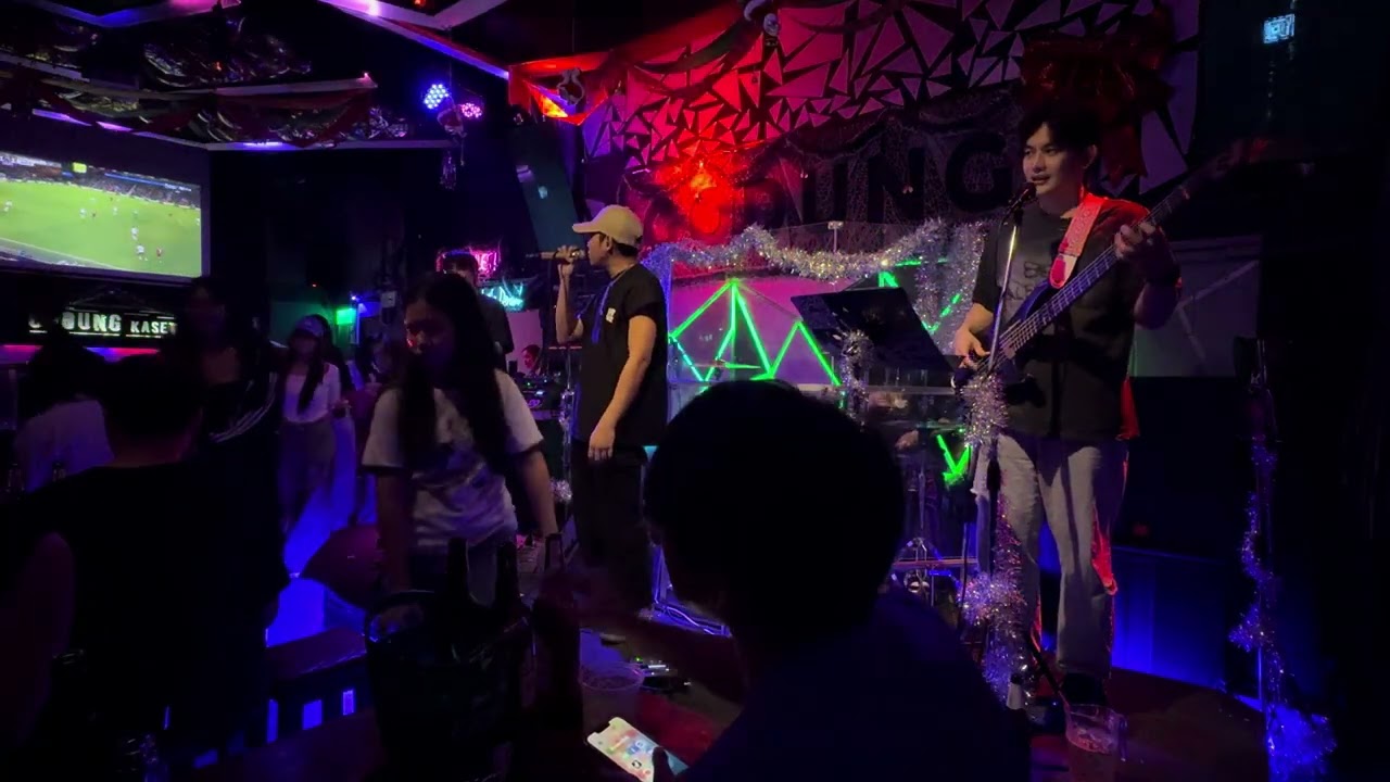 Live music At Godung Kaset 
