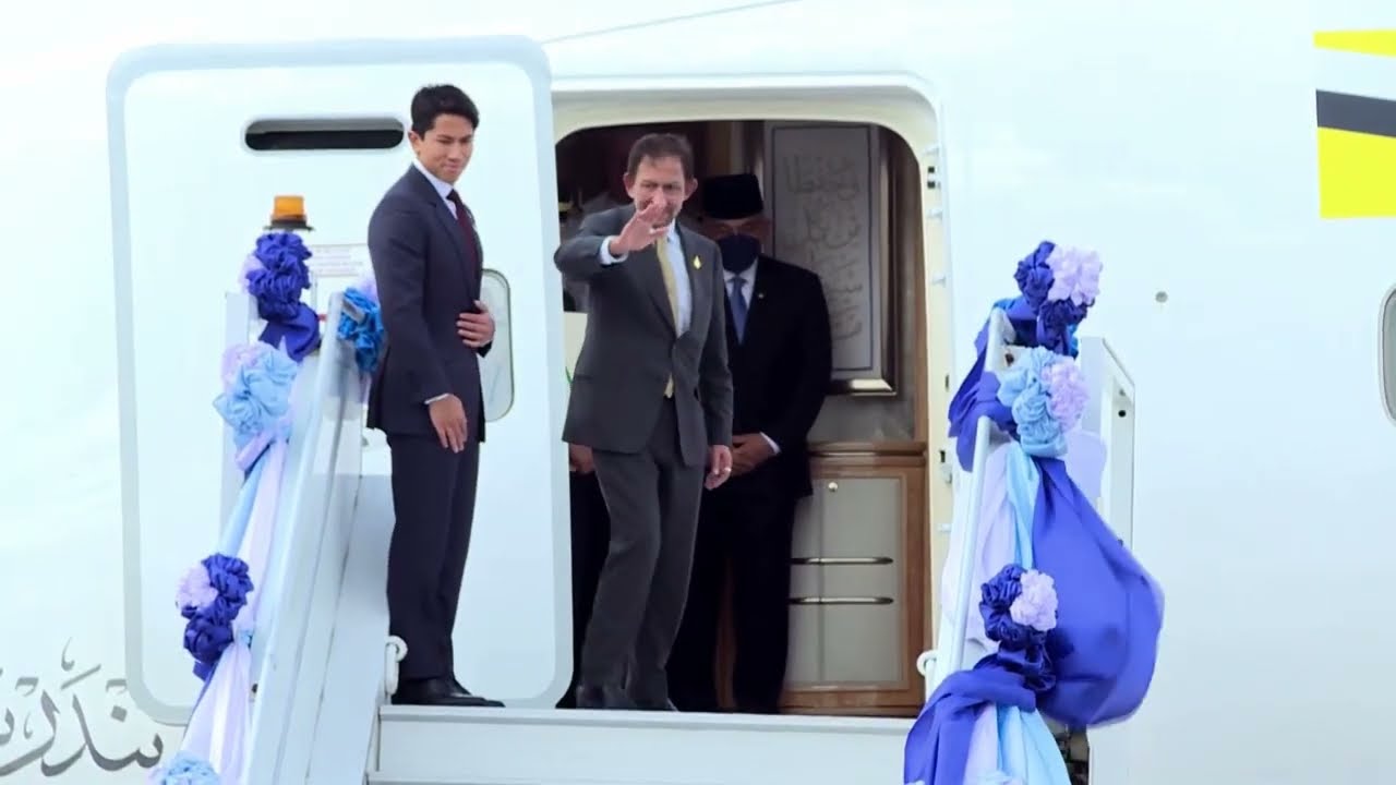 ประมวลภาพกษัตริย์และผู้นำแห่งบรูไนดารุสซาลามเดินทางกลับหลังร่วมประชุมเอเปค