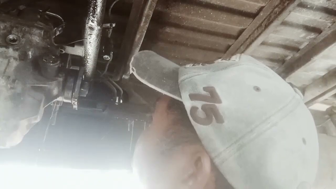 Kia bongo, change oil seal of transmission back for proffeler.