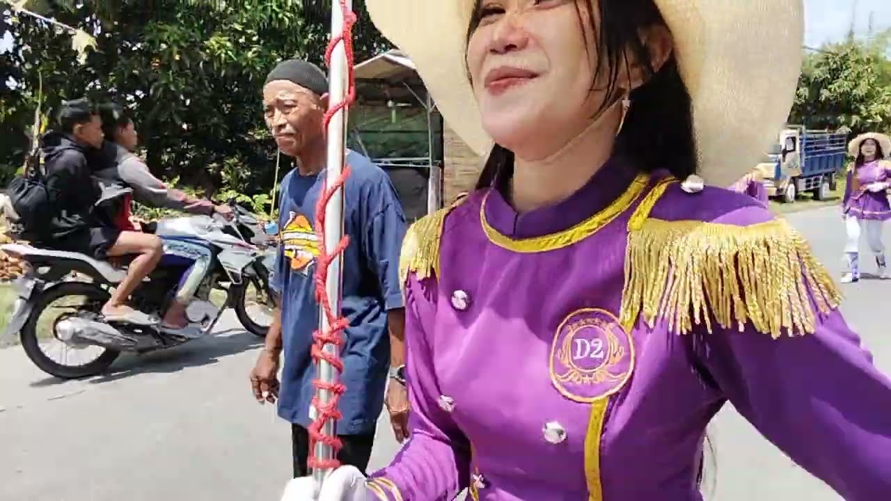 Arak arakan Kirab Barongan Dewa Dewi Drumband 