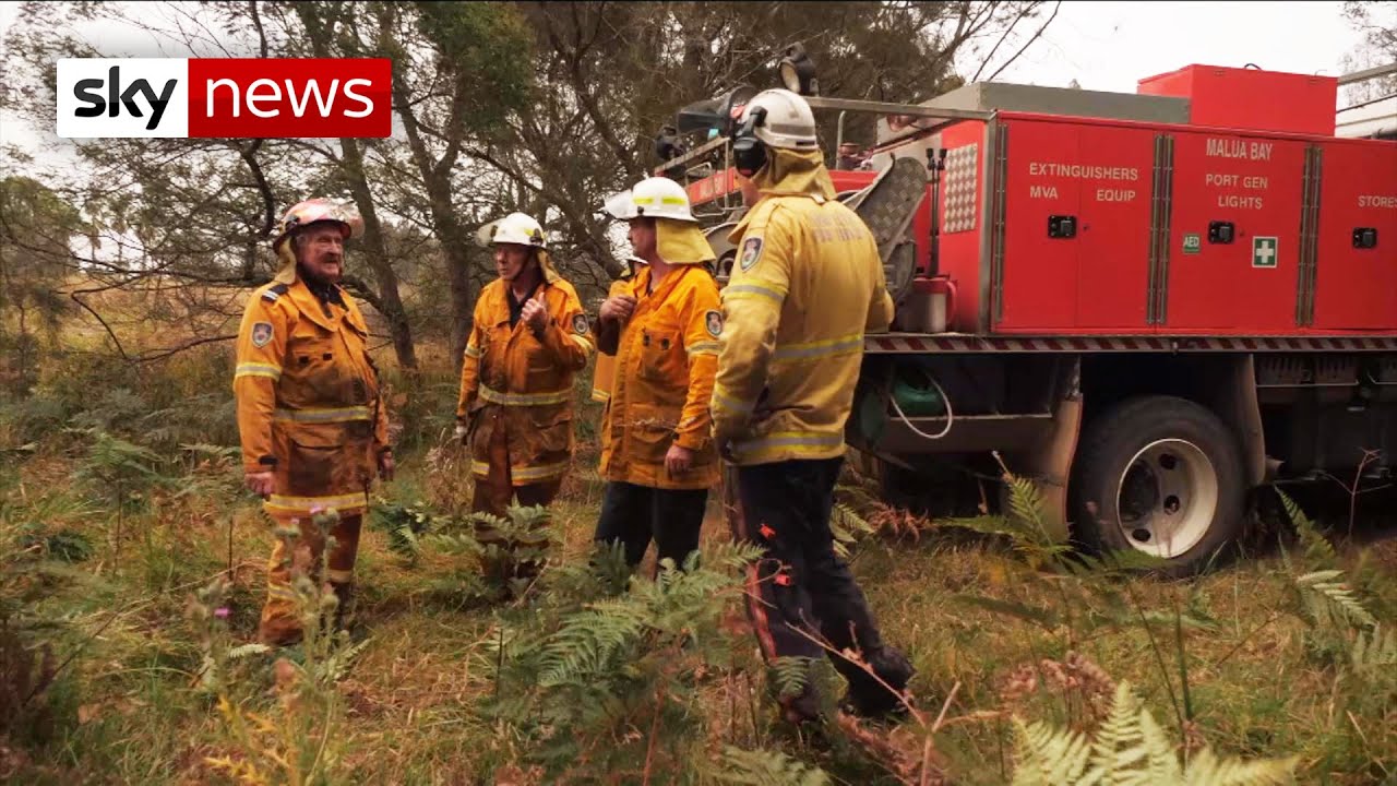 Oz Bushfires: Exhausted firefighters critical of PM