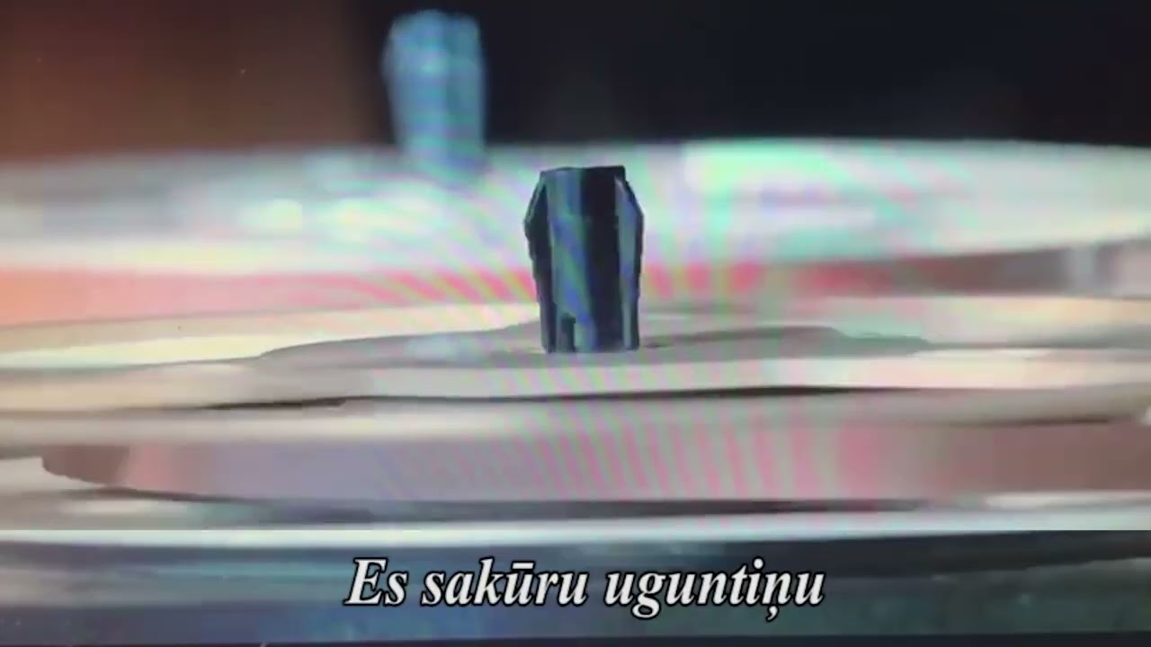 Es sakūru uguntiņu