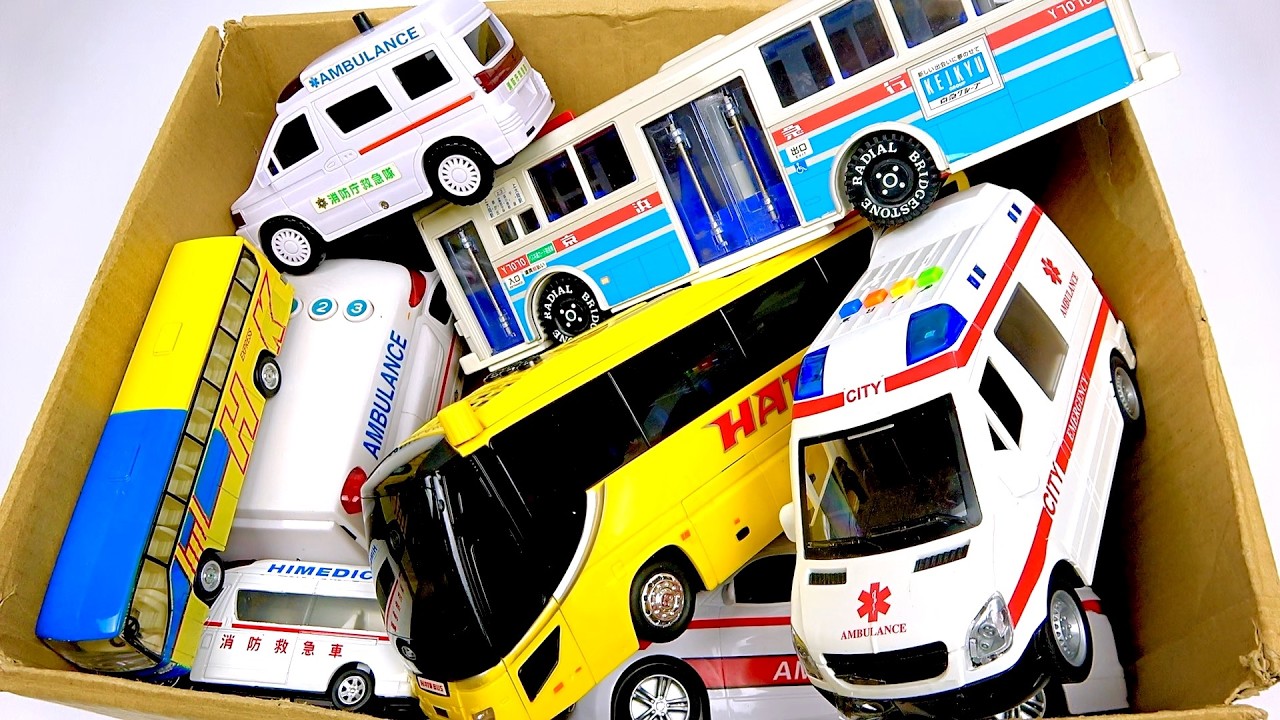 救急車とバスのミニカーが走る！坂道緊急走行テスト！サイレンありで走る☆