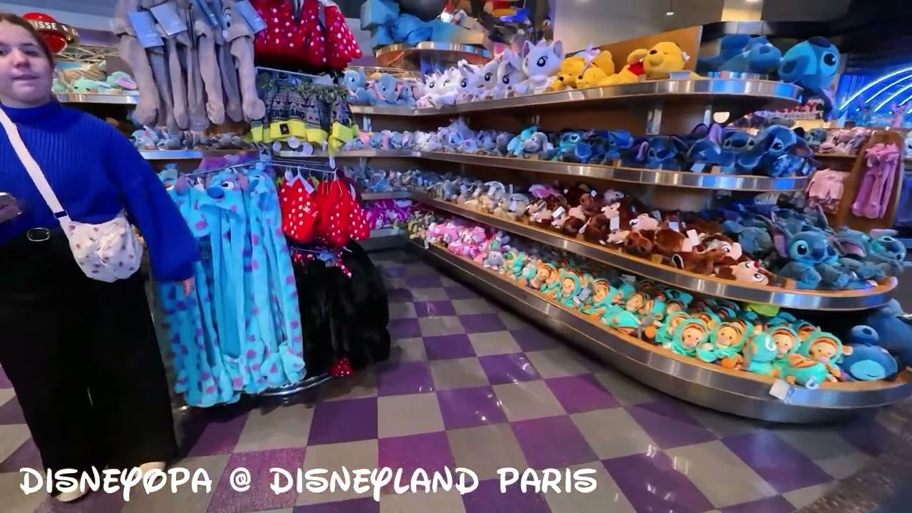 SHOP WALK THROUGH - DISNEY STORE 1/3 - Disneyland Paris - DisneyOpa