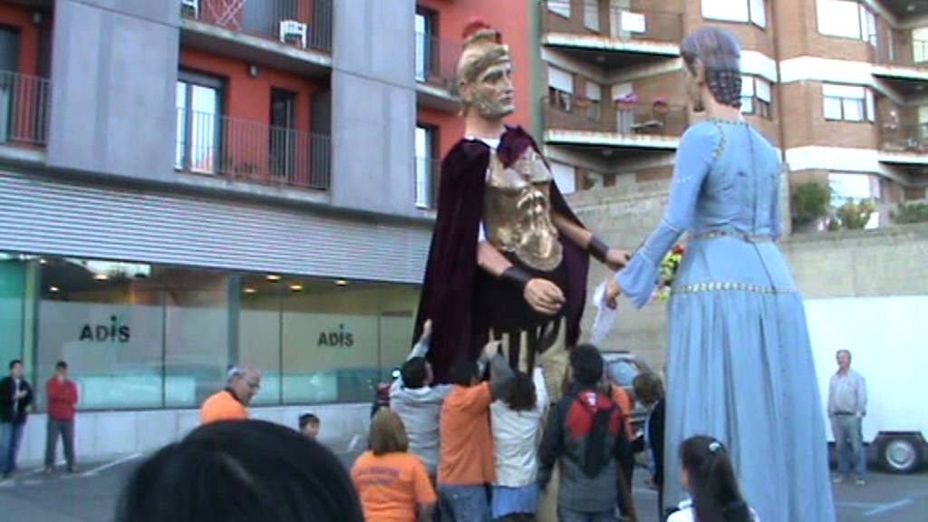 inauguració Centre Adis a Puigcerdà. Caiguda de gegant