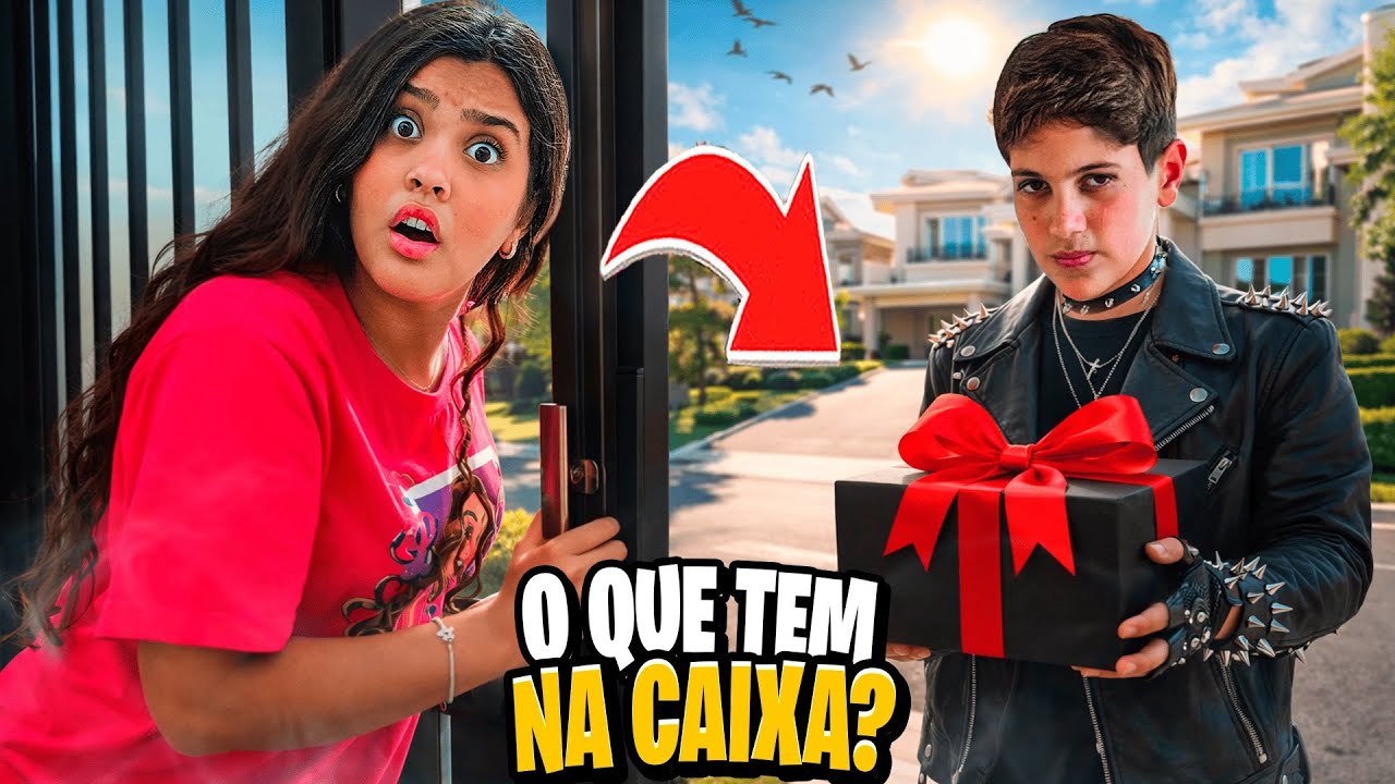 O AMIGO DE LORENA VIROU G&Oacute;TICO E TROUXE UM PRESENTE PARA ELA ! *O que tem na caixa ?