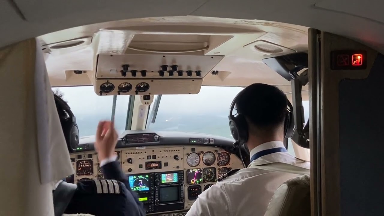Landing at Hagfors (HFS) with the SE-MJU Beech B200 King Air of JONAIR