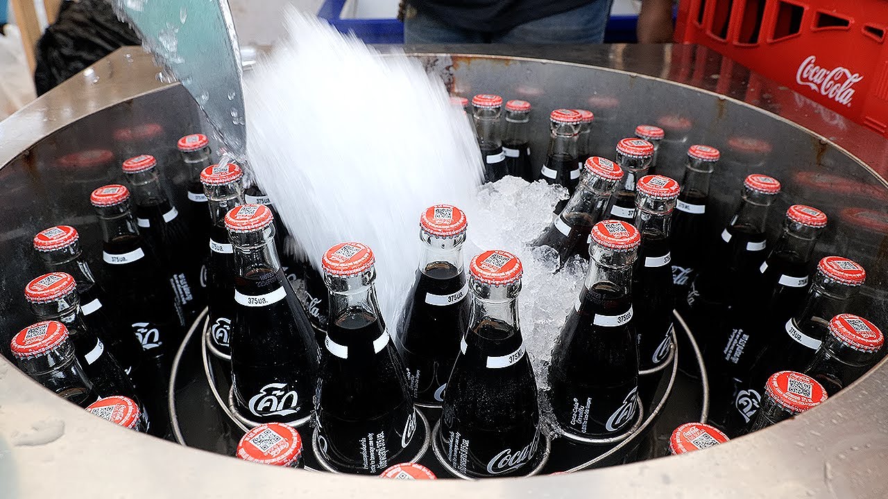 태국에서 유행하는 얼려먹는 코카콜라 슬러시 / how to drink coca-cola slush in thailand - thai street food