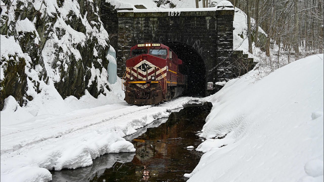 First Heritage Unit to lead over former Pan Am since 2020! NS 8104 leads MOED on 2/22/26