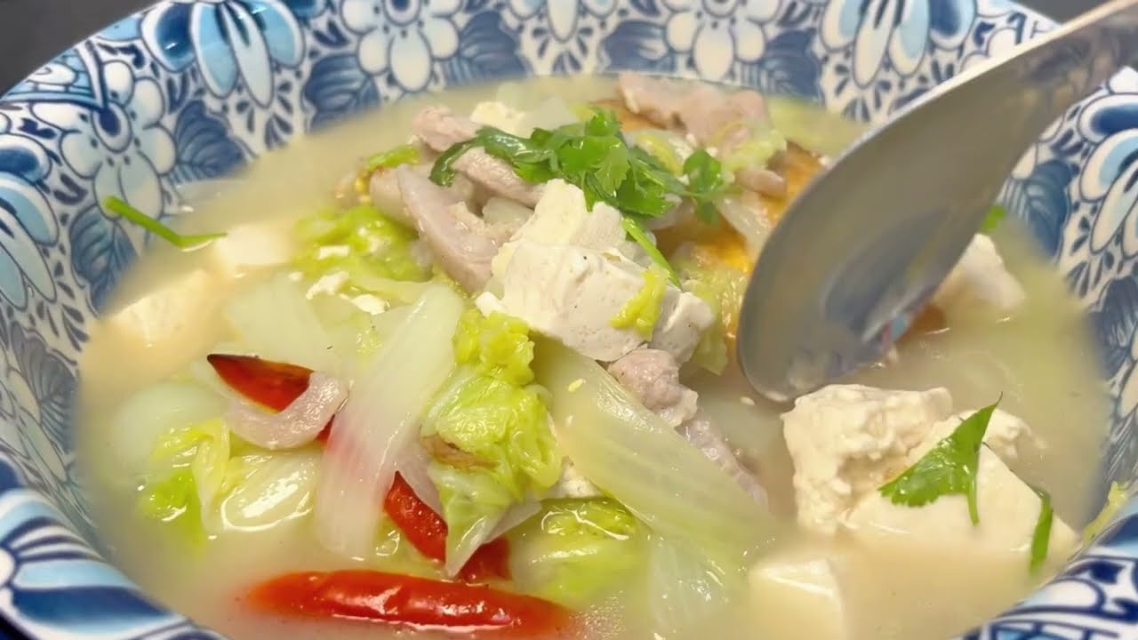 白菜炖豆腐｜在家就像我这样做｜白菜 豆腐 里脊底板筋｜荷包蛋｜清汤｜#王大厨