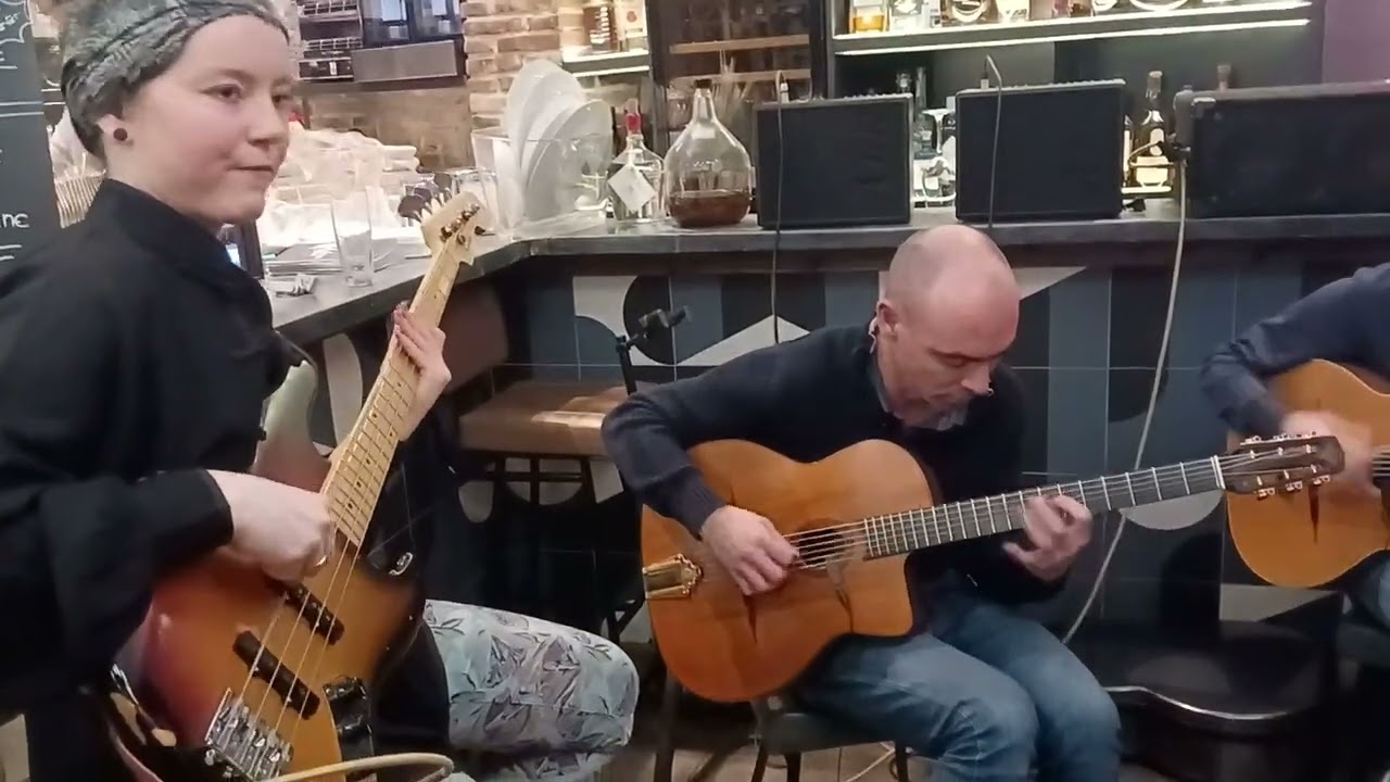 Christophe Lartilleux au lapin bleu Troyes #django #acousticguitar #djangoreinhardt