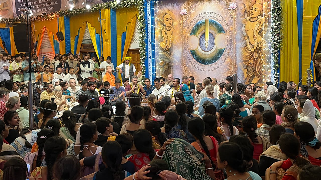 মধুর সুরে কীর্তন নবদ্বীপের ইসকন মন্দিরে  Mayapur