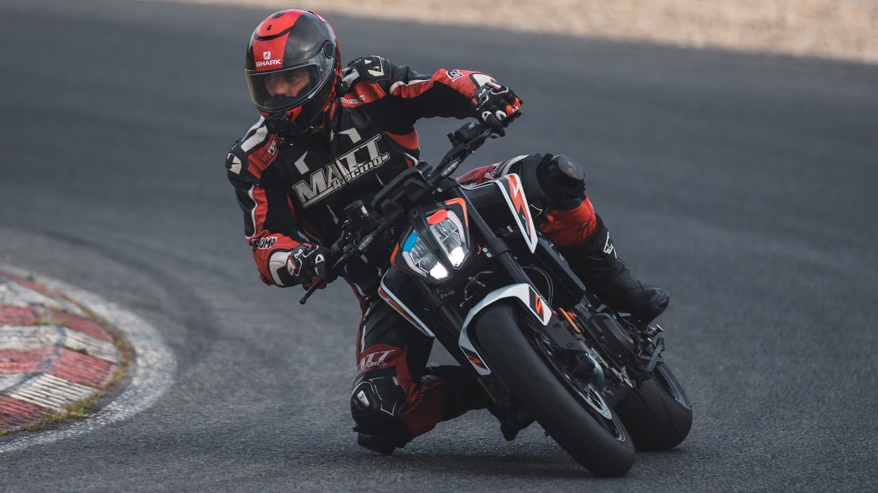 JE SAIGNE UNE KTM 890 SUR PISTE ( et je me fais une belle frayeur )