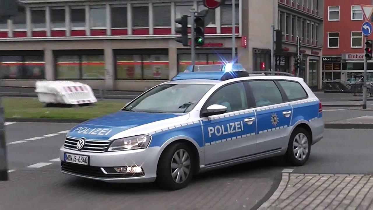 Schuss auf Streifenwagen - Einsatzfahrten Polizei Köln