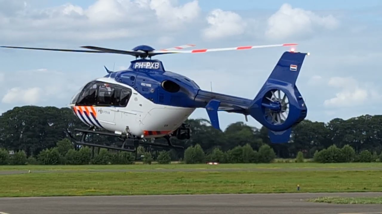 police02  Op Airport Teuge na melding noodlanding vliegtuigje in Maisveld Voorst