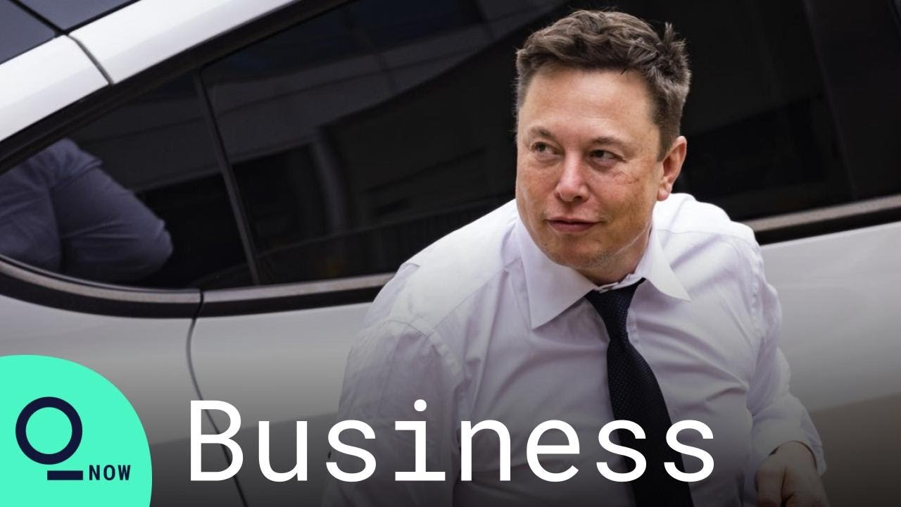 Musk Tells Bankers He Plans to Close Twitter Deal on Friday