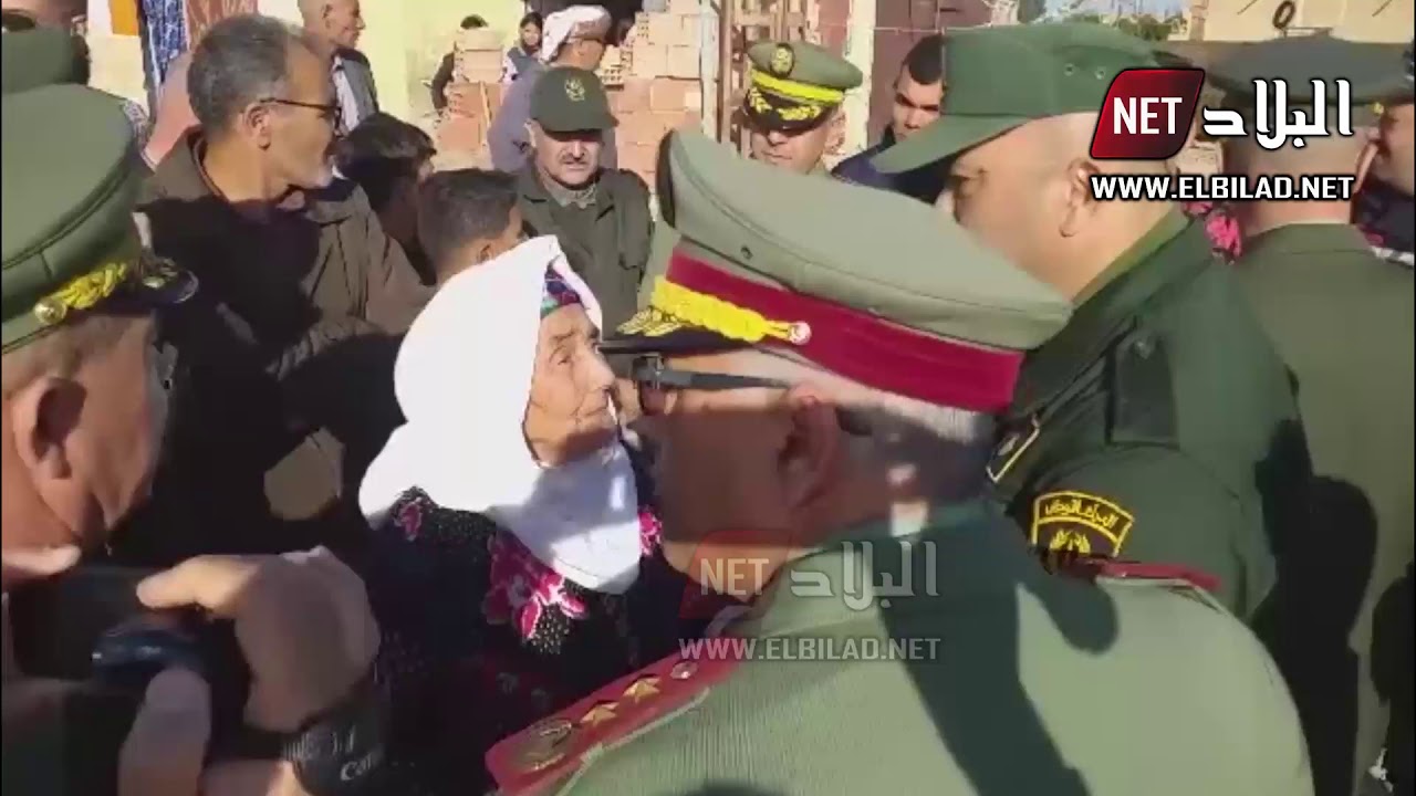 وصول جثمان الشهيد ابراهيم بن عدة و قيادات من الجيش تقدم واجب العزاء