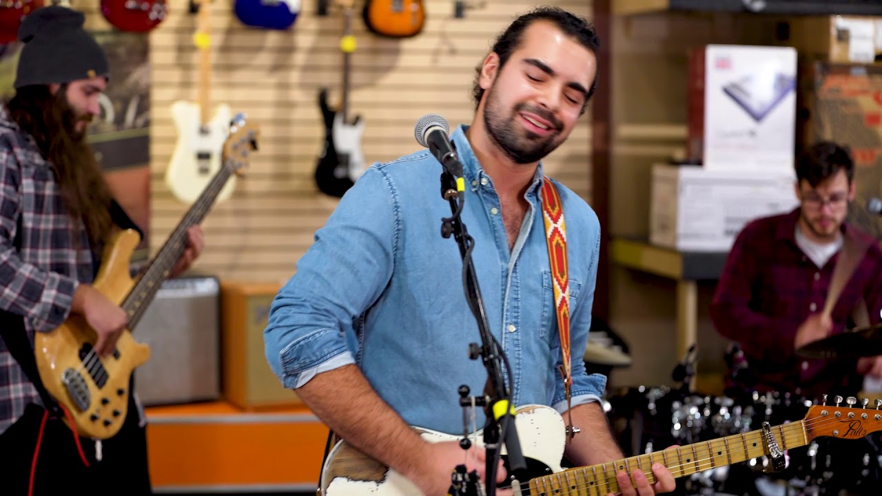 Astray/Better Man's Shoes - Aris Paul Band @ Hollowood Music