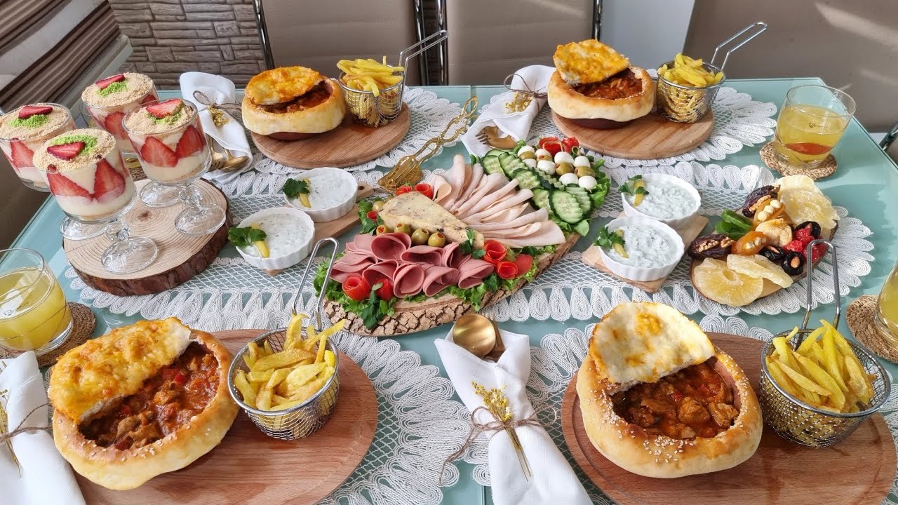 Meny Iftari - Mish viçi në tavë fshati, patate të skuqura dhe Magnolia ëmbëlsira