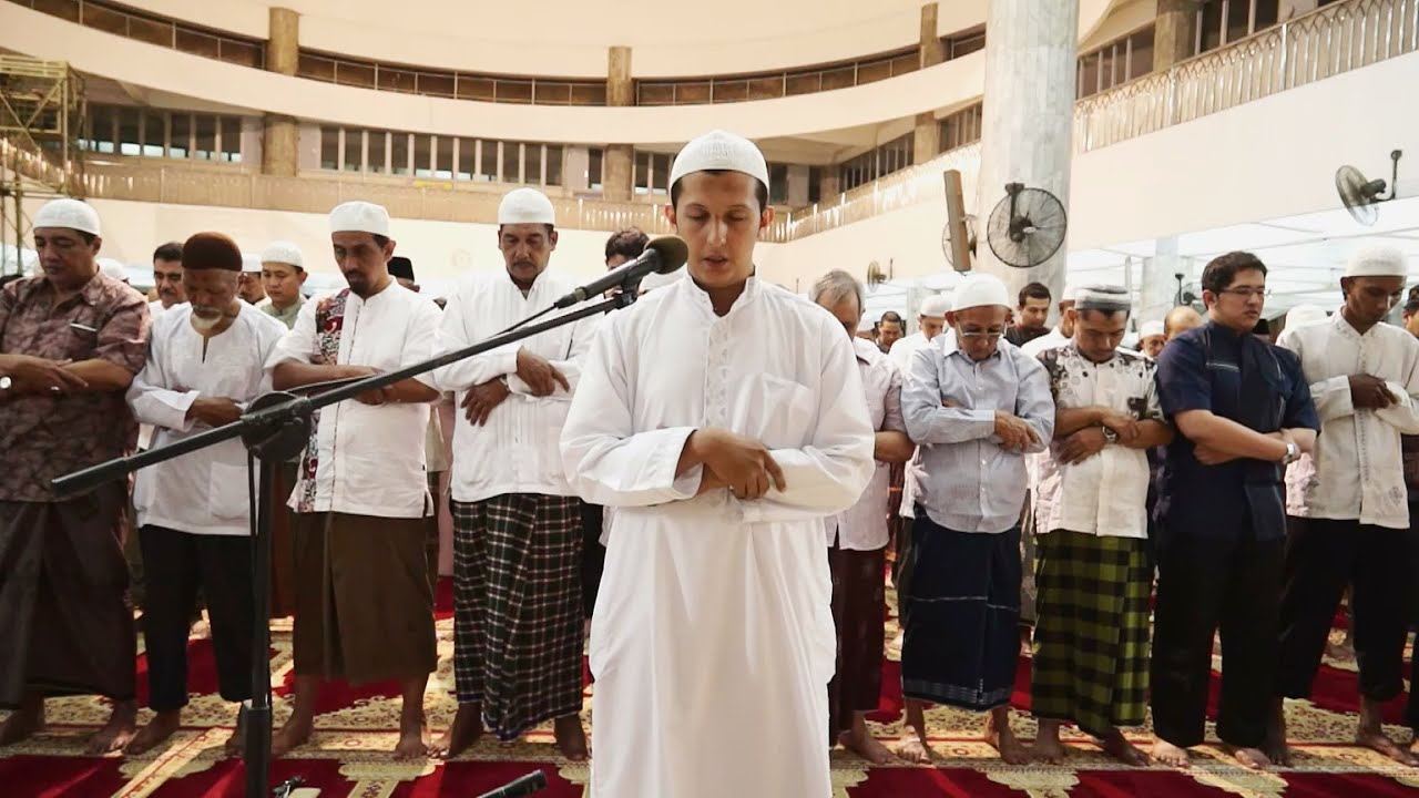 Shalat Isya dan Tarawih malam ke-2 Ramadhan 1436H diMasjid Al-Irsyad Surabaya