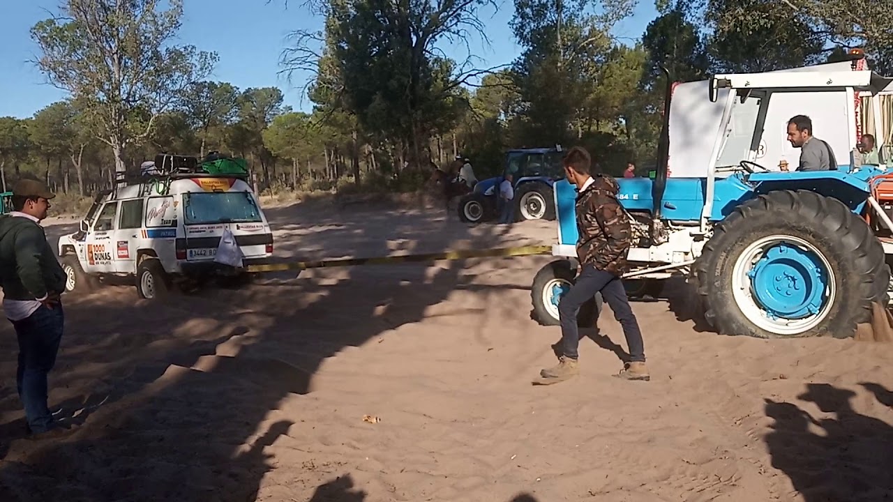Nissan Patrol td27 sacando Ebro y carriola en la raya
