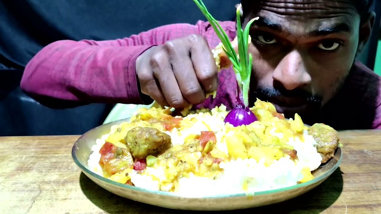 “कच्चा प्याज़ ऐसे खाया कि आंखों में आंसू आ गए 😱🔥 | Raw Onion Mukbang | Pure Desi Taste”