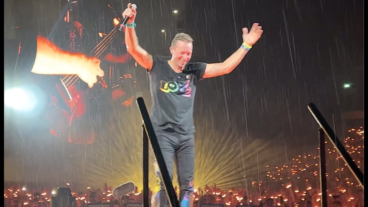 Coldplay Fix You - Epic performance in the rain in Philly 6/8/22 - Music of the Spheres World Tour