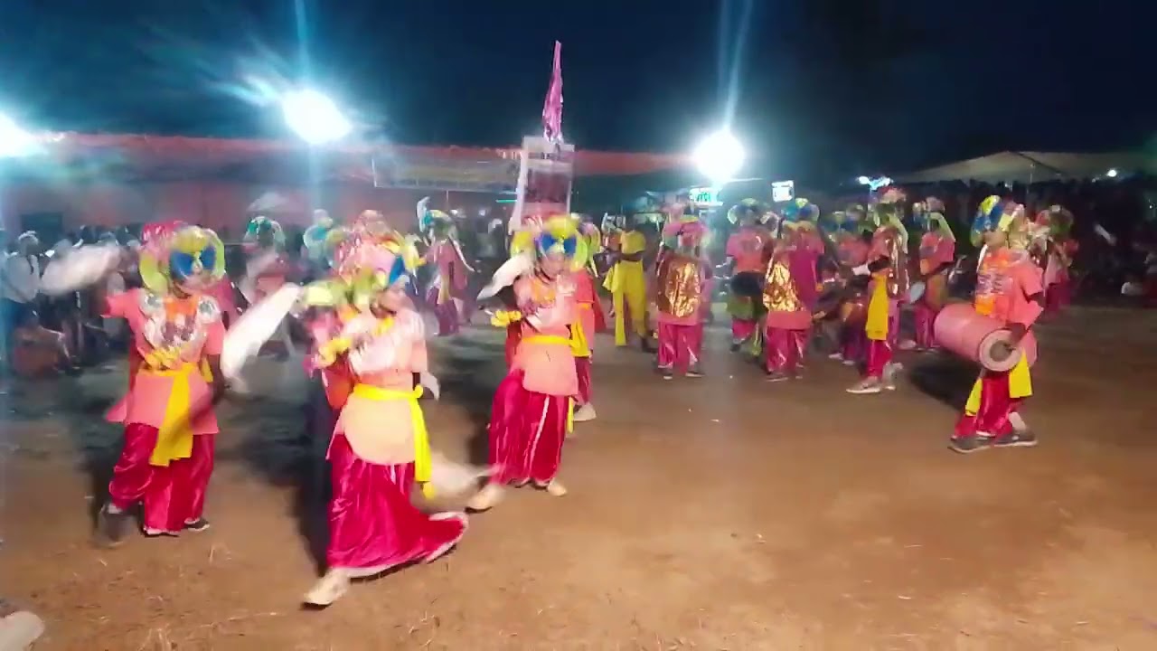 मोहलई में कर्मा नृत्या पार्टी बहुत मजा आया 