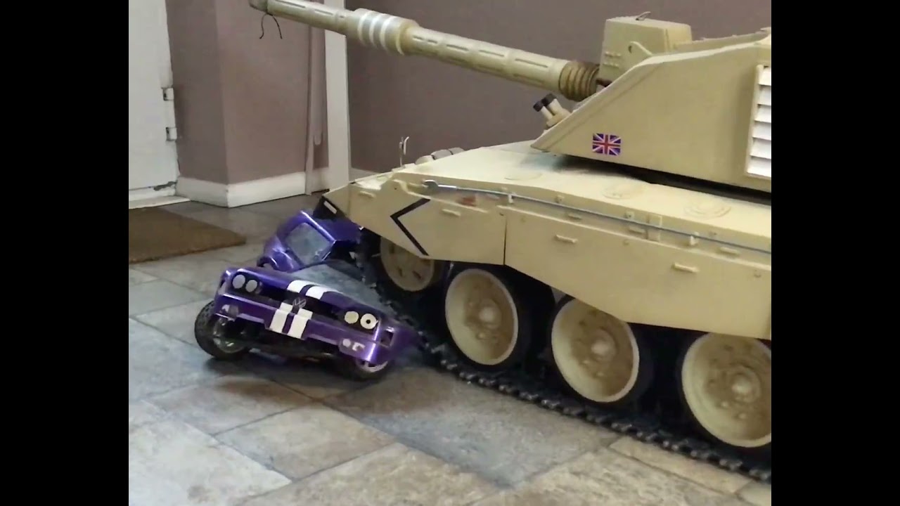 RC Tank crushing car