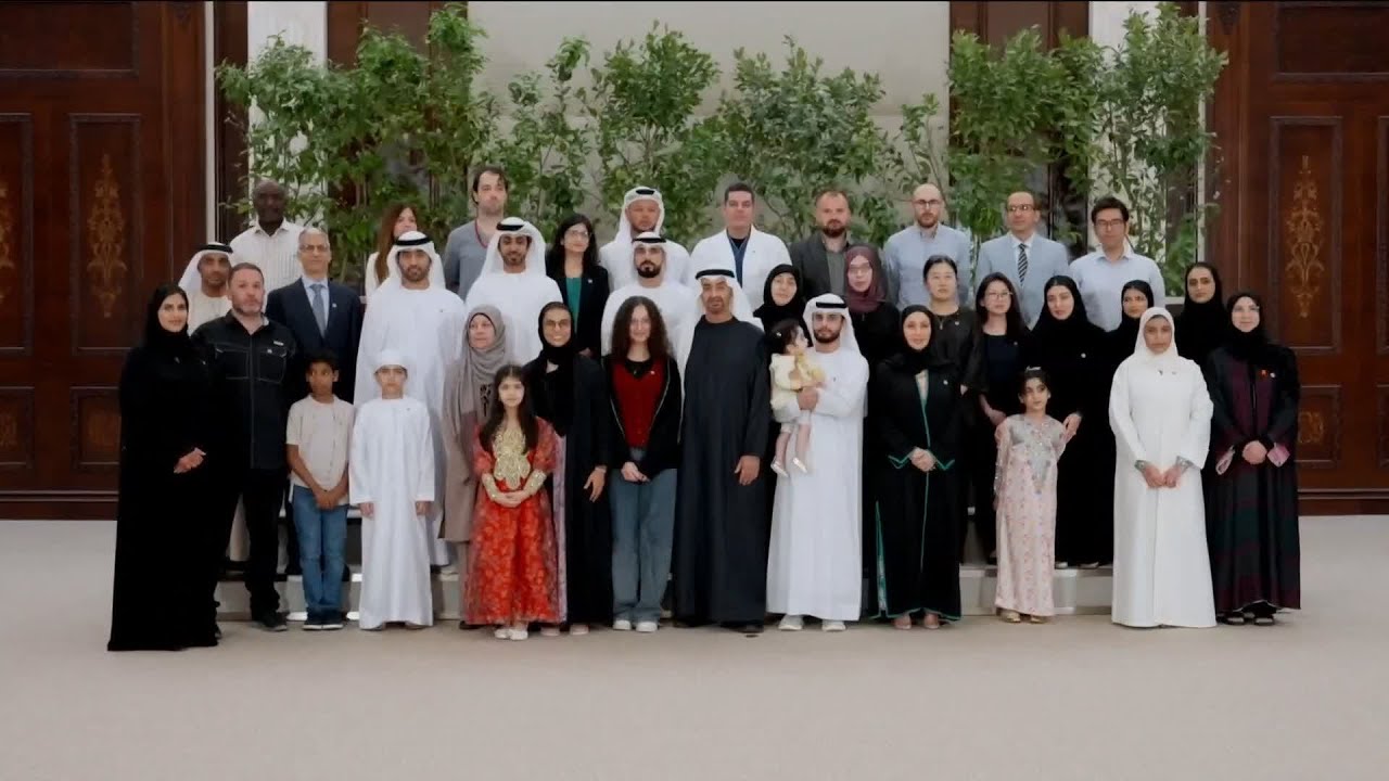 رئيس الدولة يستقبل وفد مركز أبوظبي للخلايا الجذعية ومستشفى 