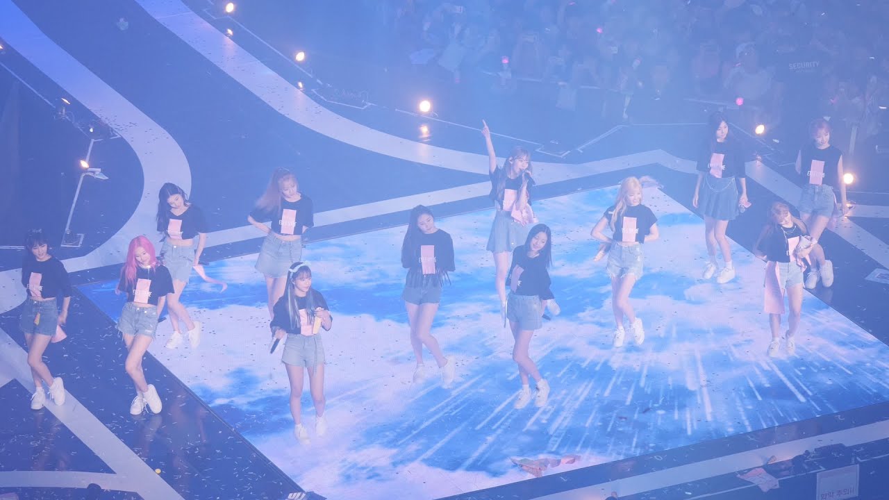 [4K] 190608 EYES ON ME in Seoul 아이즈원 하늘위로(Up)직캠 fancam