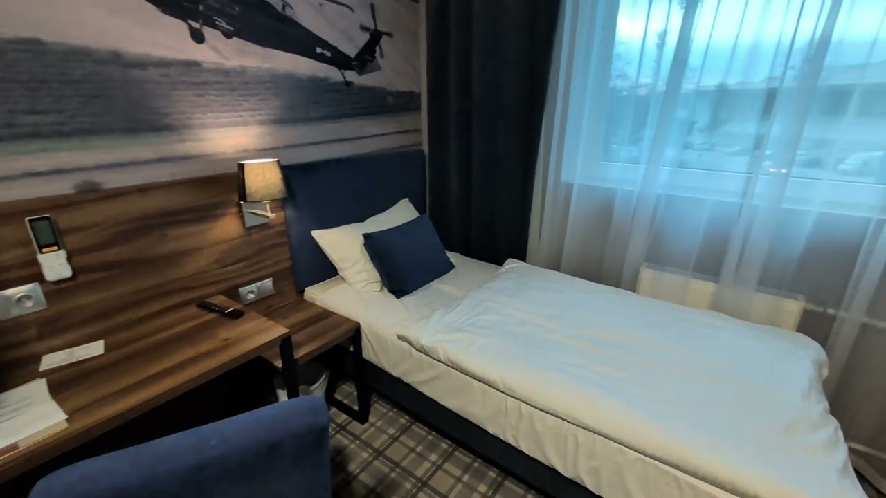 Огляд одномісного номера в Hotel Polski (Мелець, Польща) | Mielec Hotel Review