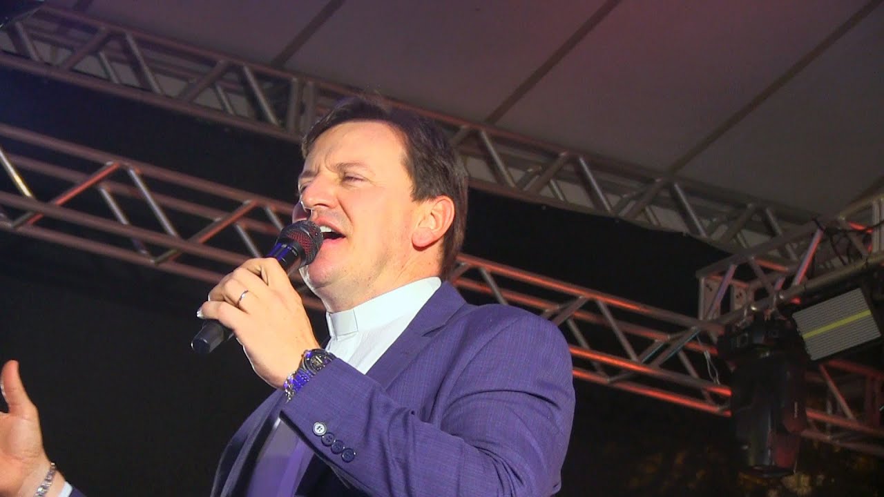 Show Especial. Pe.  Ezequiel Dalpozzo em Manhuaçu 2025  Especial