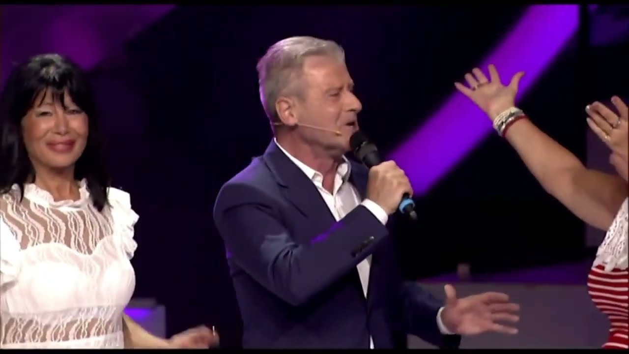 Asim Brkan UZIVO Najlepsu haljinu veceras obuci (🪗Aleksandar Sofronijevic)