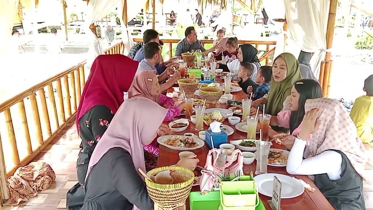 Kumpul keluarga, ya makan, 