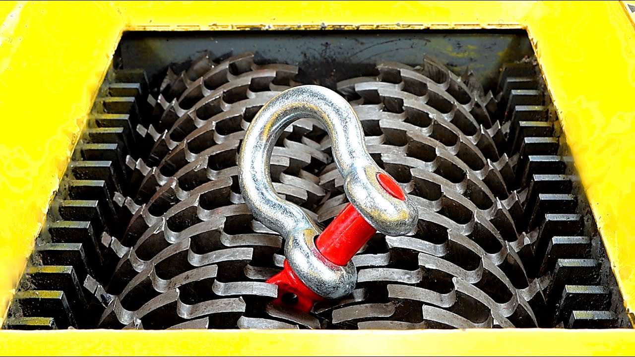 Bow shackle vs Shredder ！Will the teeth of the shredder break?  Shock !