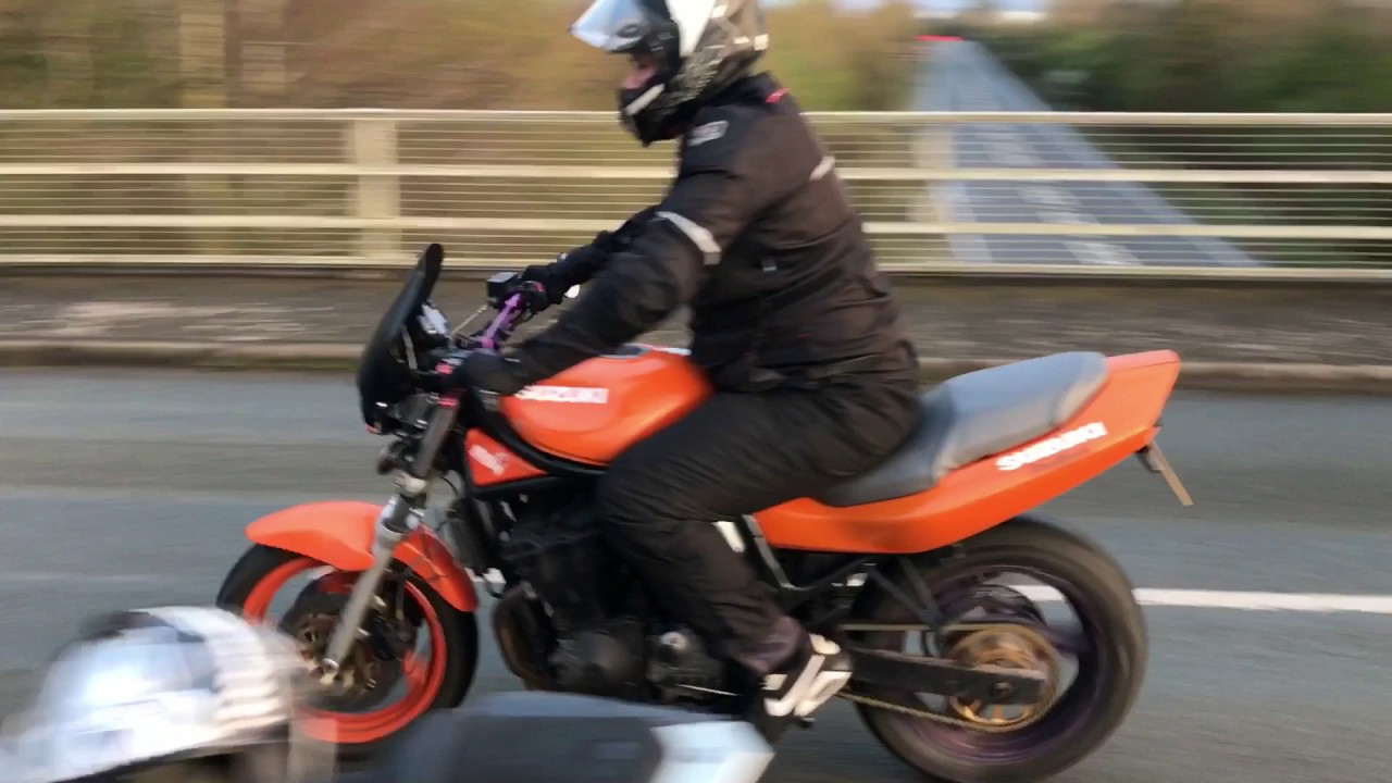 Suzuki bandit 600cc wheelies and fly by