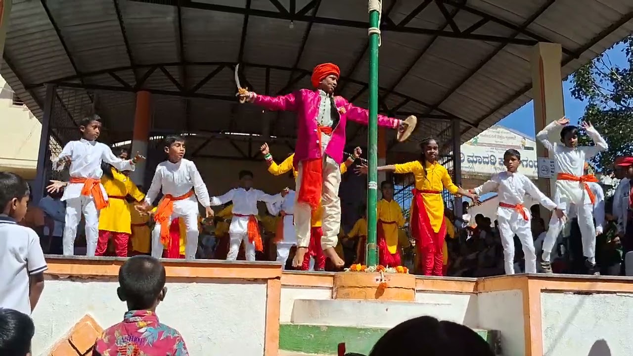 Sangolli rayanna and chennamma dance by 6th grade students #kgskarajagi #rayanna #patrioticdance