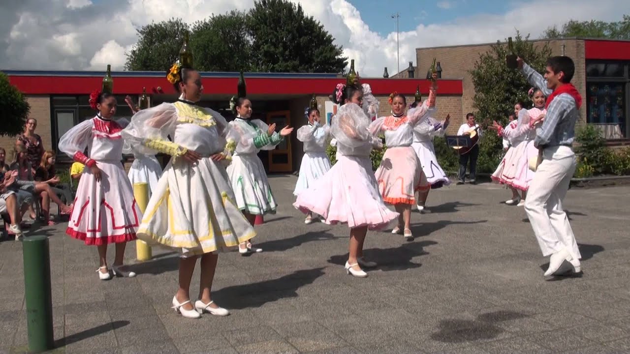 Warffum OpRoakeldais 2011 Mexico 2 schooloptreden in Warffum - Op Roakeldais