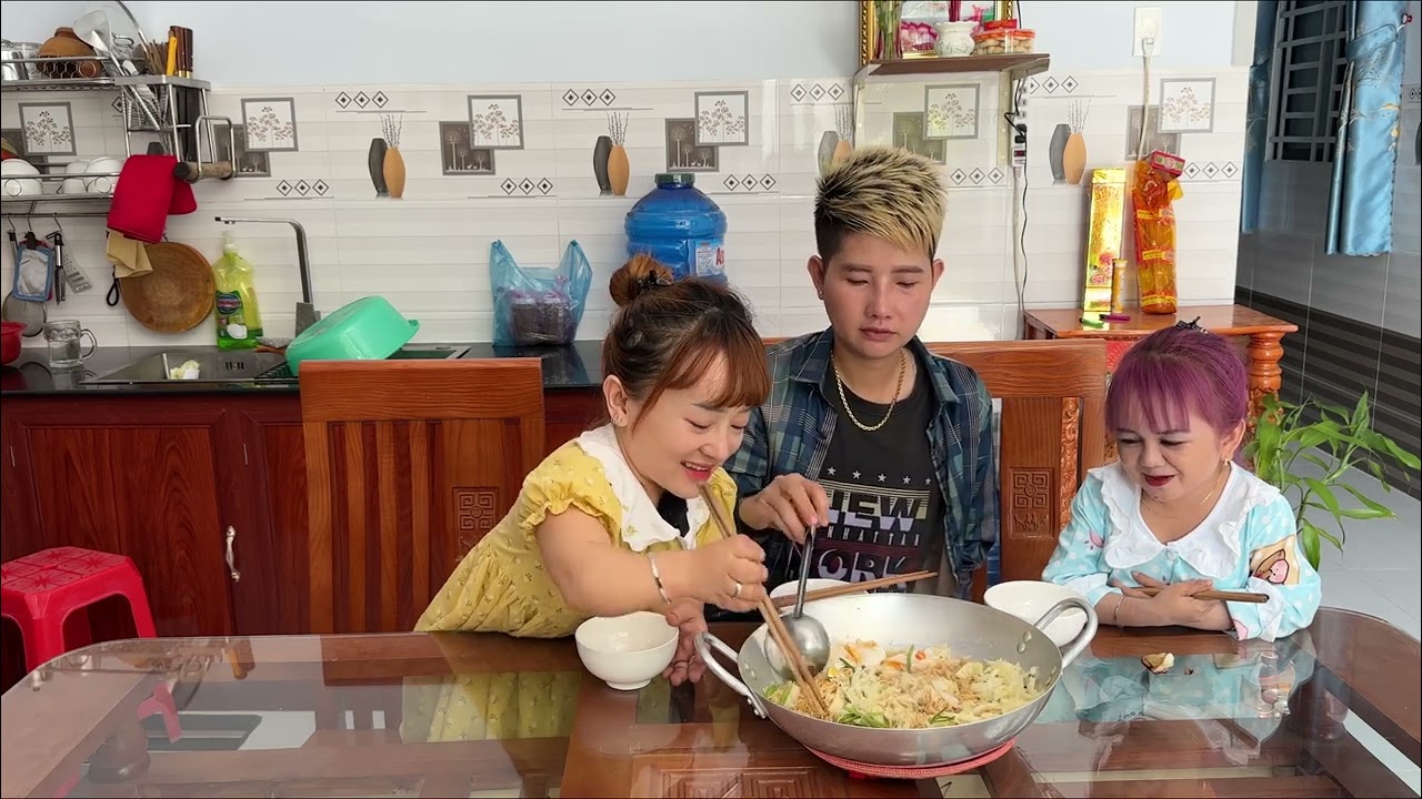 Ngày Đầu Tiên Ở Nhà Anh Khánh Bộ 3 Bắt Đầu Bằng Tô Mì Gói. || Ut Mini.