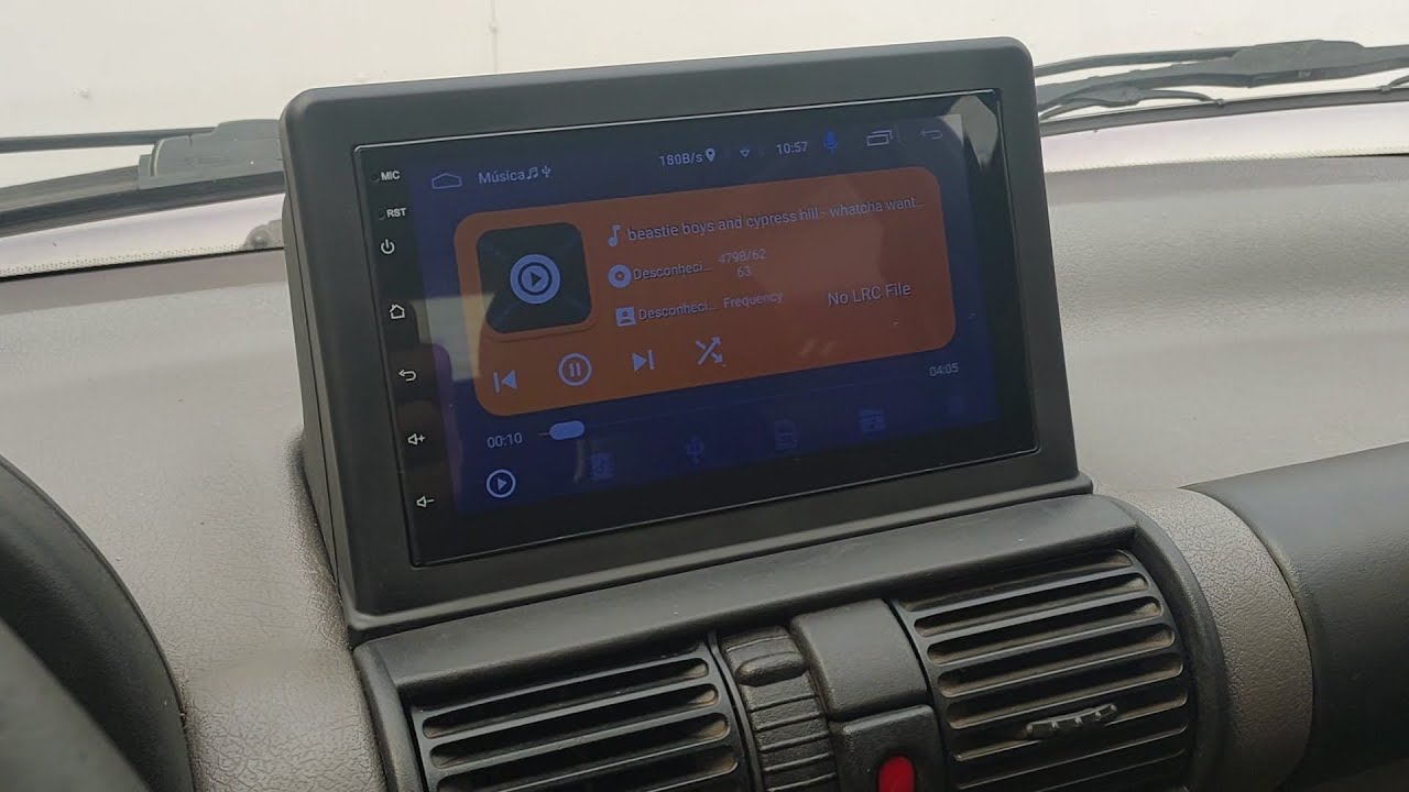 Instalar Multimídia Android 7pol. na parte de cima do painel Chevrolet Classic utilizando moldura.
