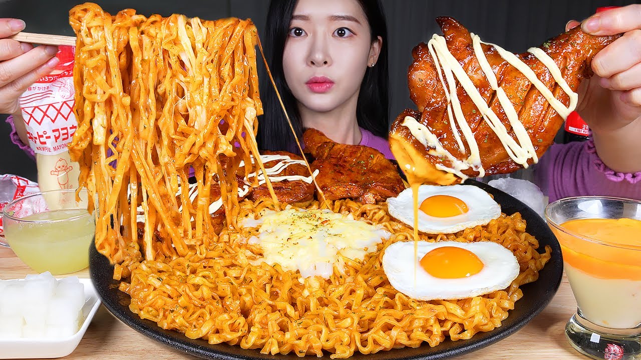 ASMR MUKBANG | НЕОБХОДИМО ЕДИТЬ ★ Острая куриная лапша с углеводами X3 и курица-барбекю по-ямайски