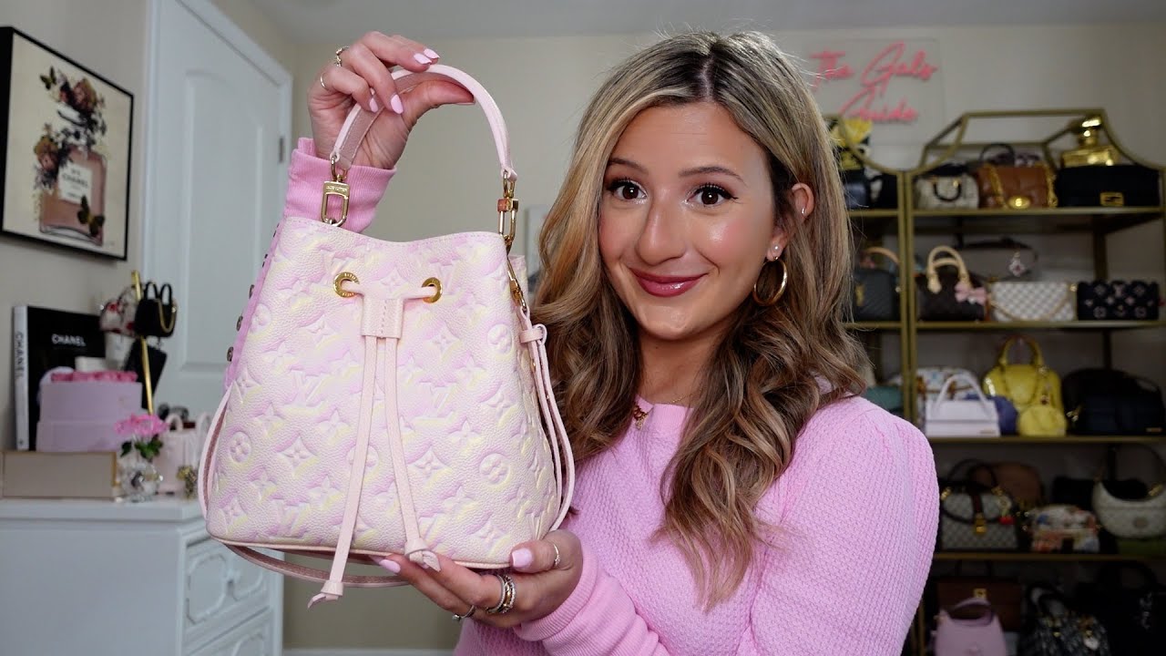 Louis Vuitton NeoNoe BB Handbag Review & Comparison to NeoNoe MM Size! (What fits, Mod Shots etc.) 🩷
