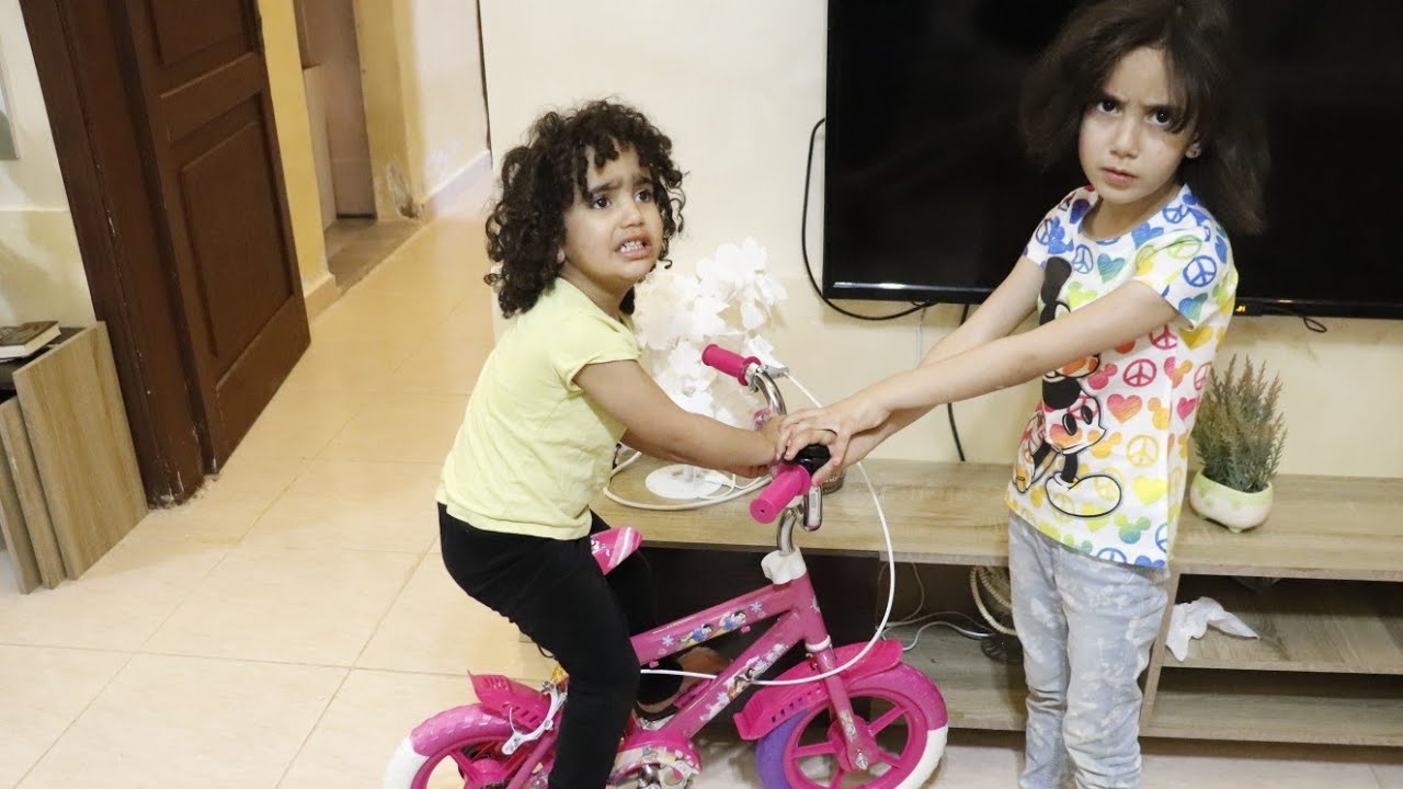 بيبي روزي و جوان يريدون نفس الدراجه